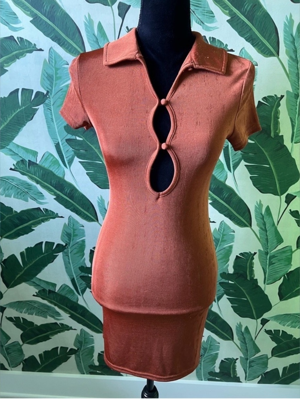 Urban Outfitters Christy Keyhole Cut-Out Mini Dress Wet Look Orange S NWT - Picture 7 of 15